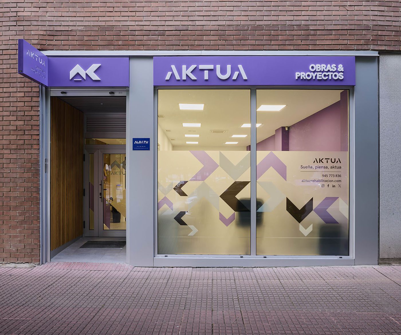 OFICINA AKTUA Fachada aktua reformas arquitectura vitoria